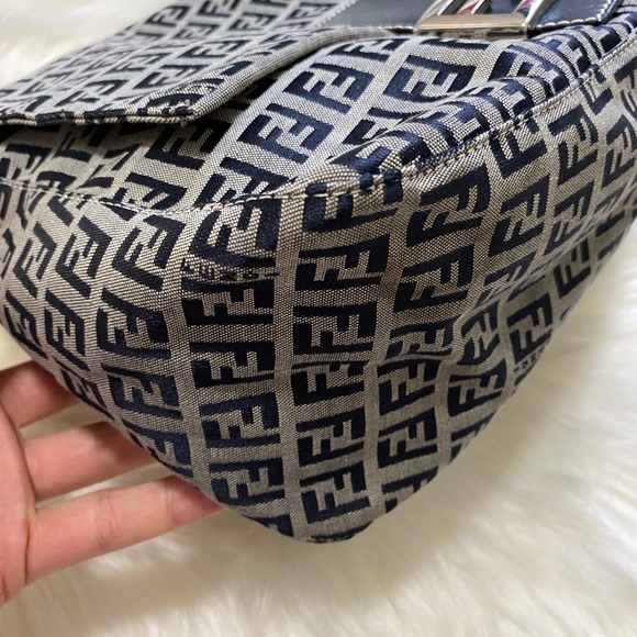 Authentic vintage Fendi blue Zucca mama baguette - Picture 4 of 10